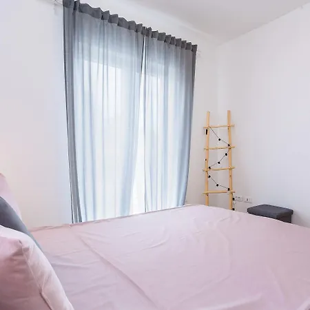 Aria - Family Friendly In For 6 People With Private Swimming Pool