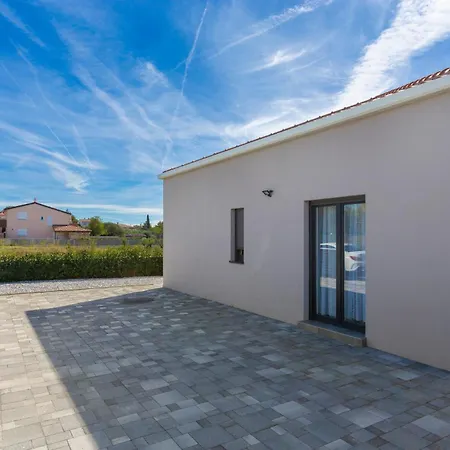 Villa Aria - Family Friendly In For 6 People With Private Swimming Pool Pula