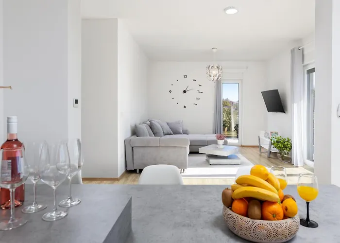 Aria - Family Friendly In For 6 People With Private Swimming Pool بولا