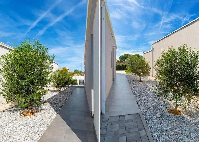 Aria - Family Friendly In For 6 People With Private Swimming Pool