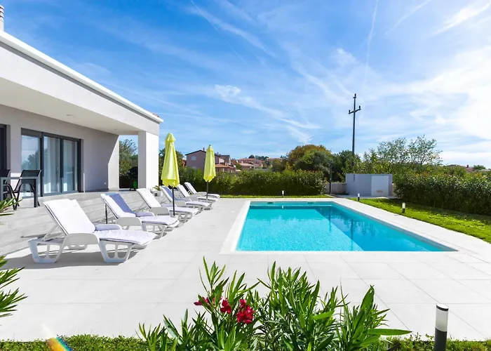 فيلة Aria - Family Friendly In For 6 People With Private Swimming Pool *