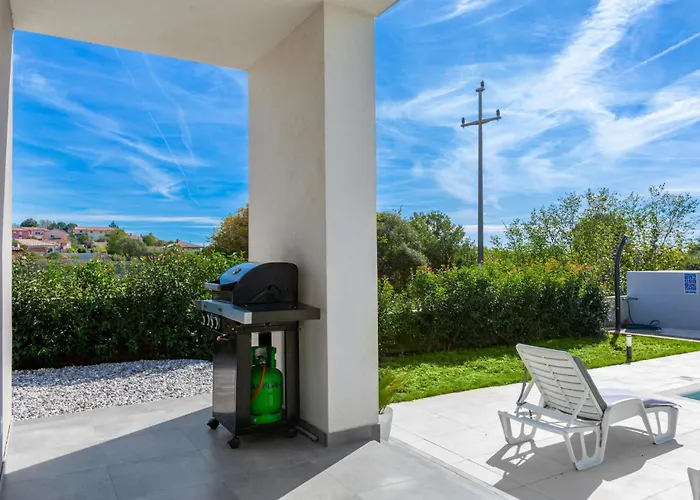 Aria - Family Friendly In For 6 People With Private Swimming Pool