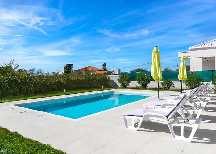 فيلة Aria - Family Friendly In For 6 People With Private Swimming Pool بولا