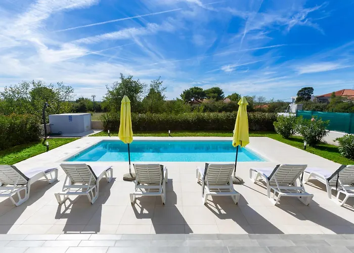 Aria - Family Friendly In For 6 People With Private Swimming Pool بولا