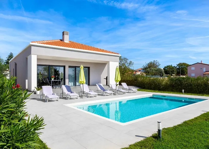 Aria - Family Friendly In For 6 People With Private Swimming Pool