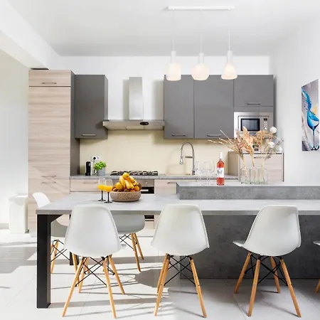 Βίλα Aria - Family Friendly In For 6 People With Private Swimming Pool *