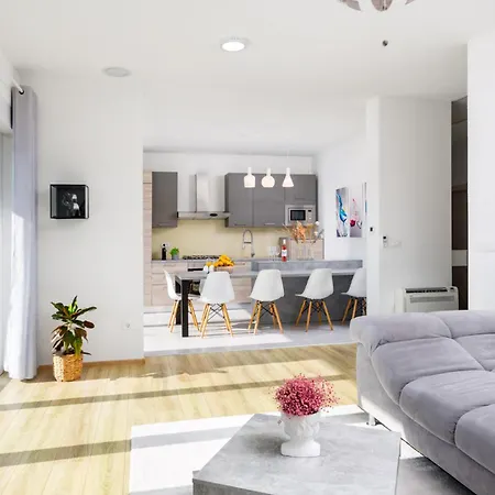 Βίλα Aria - Family Friendly In For 6 People With Private Swimming Pool Πούλα