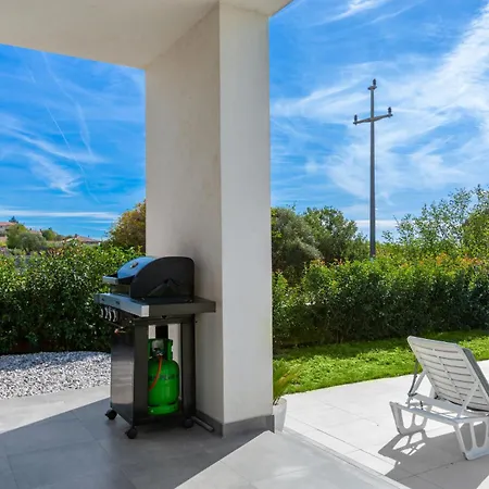 Aria - Family Friendly In For 6 People With Private Swimming Pool