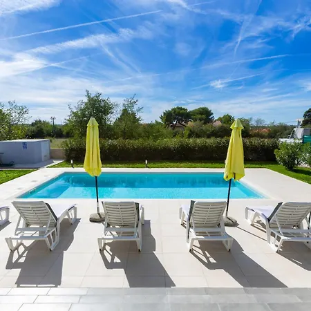 Aria - Family Friendly In For 6 People With Private Swimming Pool Πούλα