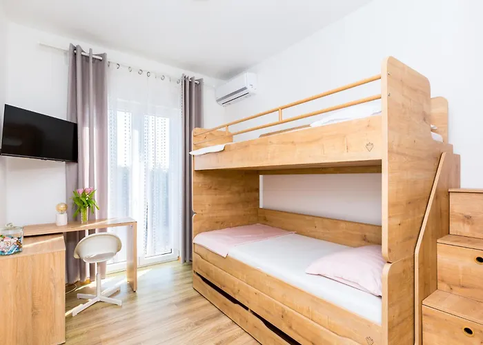 Aria - Family Friendly In For 6 People With Private Swimming Pool
