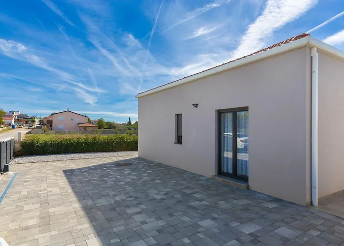 Villa Aria - Family Friendly In For 6 People With Private Swimming Pool Pula