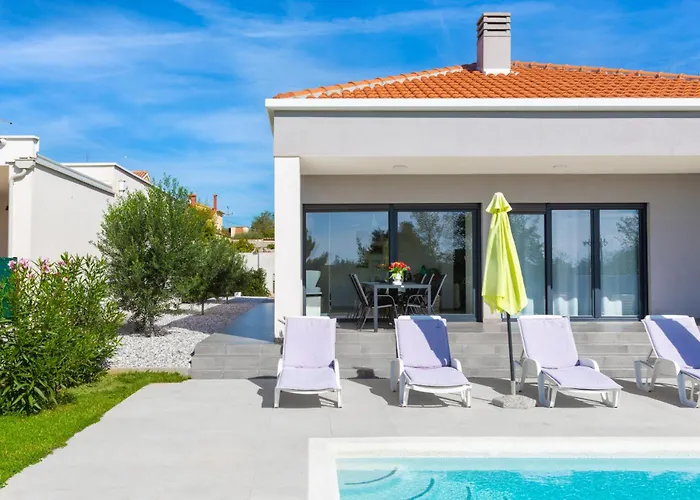 Aria - Family Friendly In For 6 People With Private Swimming Pool