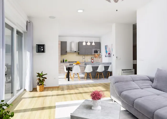 Villa Aria - Family Friendly In For 6 People With Private Swimming Pool Pula