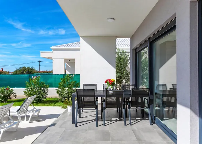Aria - Family Friendly In For 6 People With Private Swimming Pool