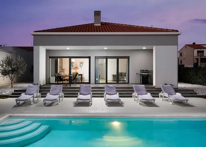 Villa Aria - Family Friendly In For 6 People With Private Swimming Pool