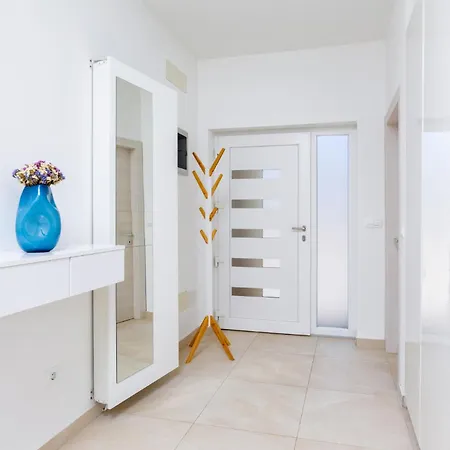 别墅 Aria - Family Friendly In For 6 People With Private Swimming Pool