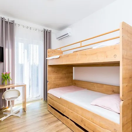 Aria - Family Friendly In For 6 People With Private Swimming Pool