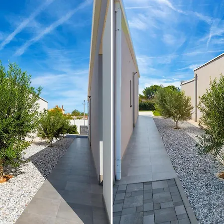 Aria - Family Friendly In For 6 People With Private Swimming Pool