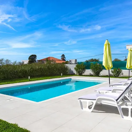 别墅 Aria - Family Friendly In For 6 People With Private Swimming Pool 普拉